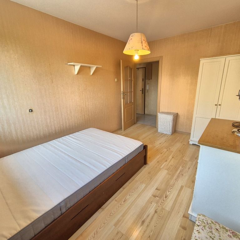 2 pokoje z balkonem – wynajem – os. Przyjaźni - Zdjęcie 1
