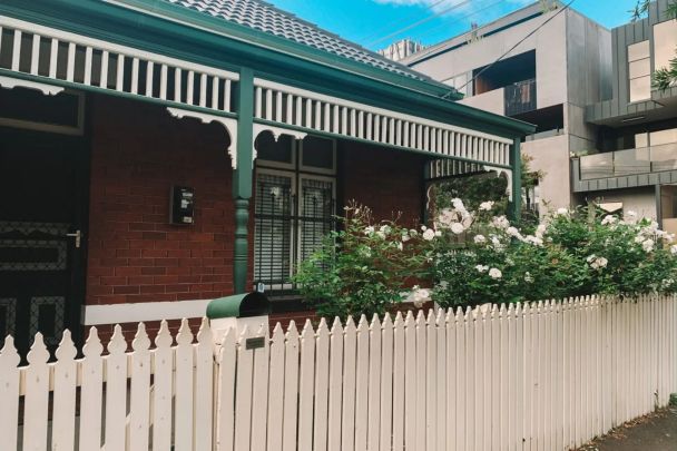 Stylish Three-Bedroom Home in Prime Richmond Location! - Photo 1