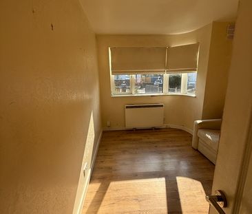 2 Bed Maisonette, Windermere Road, RG2 - Photo 6