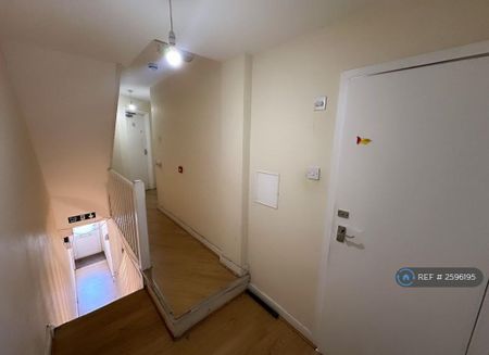 1 bedroom in a house share to rent - Photo 4