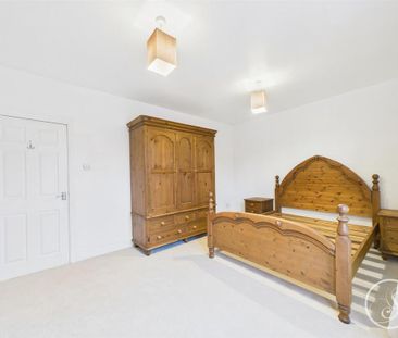 4 bedroom terraced house to rent - Photo 5