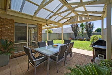 Professional & Straightforward - Photo 4