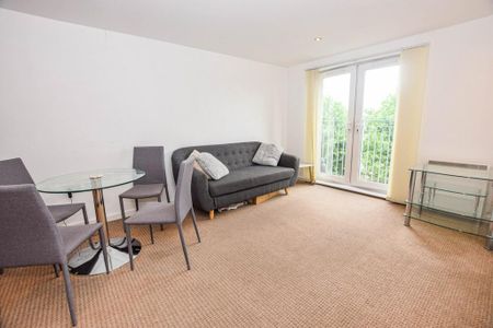 2 bedroom flat to rent - Photo 2