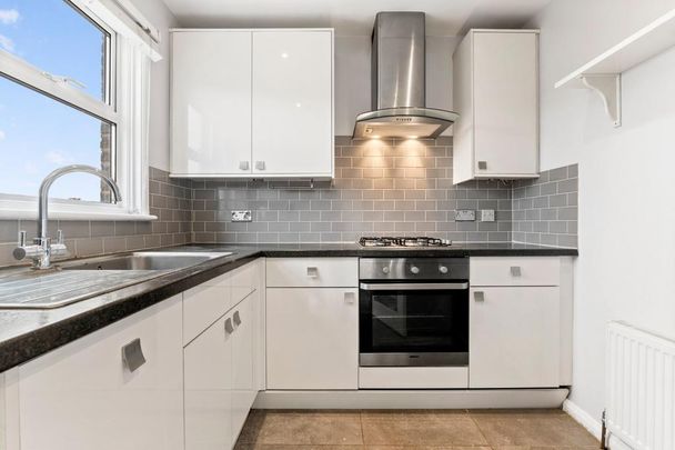 2 bedroom flat to rent - Photo 1