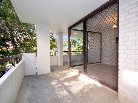 Spacious 1 Bedroom in The Heart of Chatswood - Photo 3