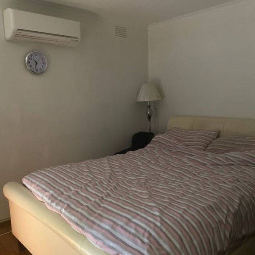 Space & comfort in a quiet location - Photo 1