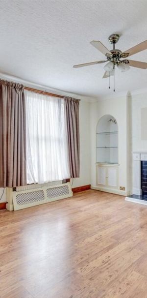 Barclay Road, London, SW6 - Photo 1