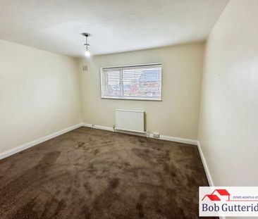 4 bedroom semi-detached house to rent - Photo 5