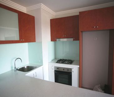 Top floor apartment in Sydney Park Village, with fantastic views of... - Photo 4