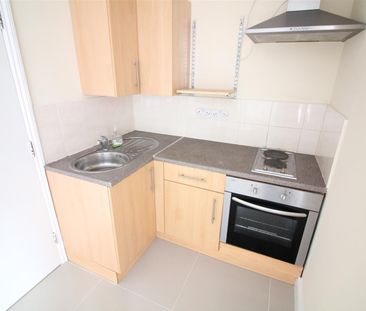 Hanworth Road, Hounslow - Photo 3