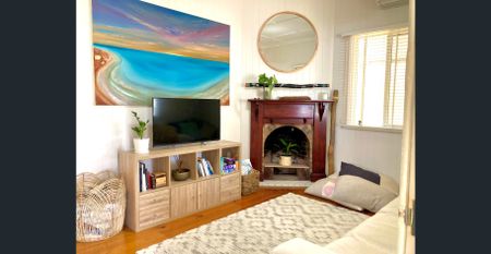 Cottage Near Cafés with Modern Upgrades - Photo 5