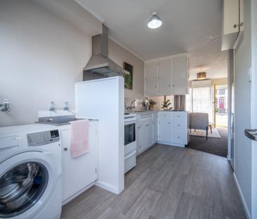 Stylish and low maintenance - Photo 1