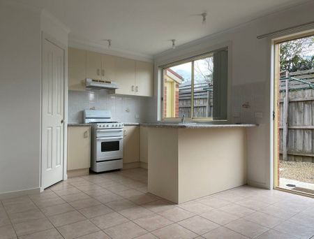 3/140 Biggs Street, St Albans VIC 3021 - Photo 4