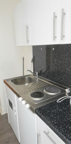 Studio to rent - Photo 1