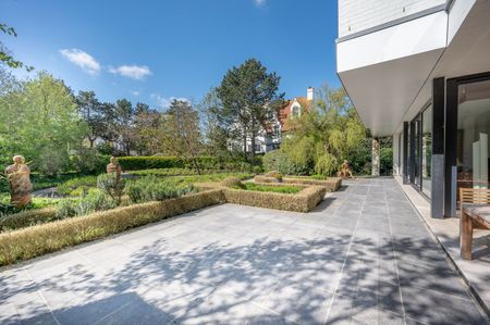 Prachtig gelijkvloers appartement met tuin ideaal gelegen aan de Zwinlaan - Foto 2