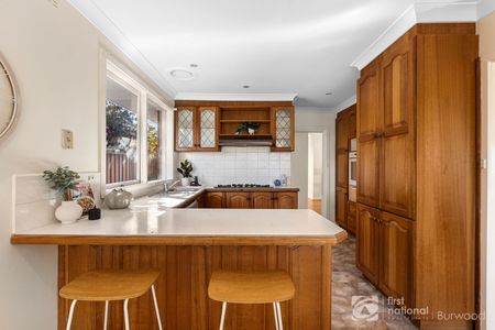 5-Bedroom Family Home in a Peaceful Glen Waverley Cul-de-Sac - Photo 4