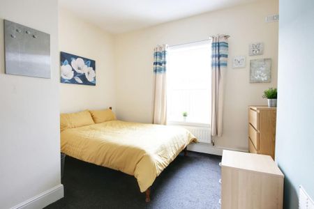 1 bedroom in a house share to rent - Photo 4