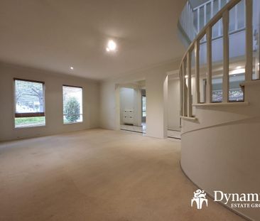 Spacious Family Home in Prime Location - Photo 2