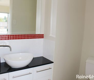 Generous Tri-Level Living Townhouse - Photo 5