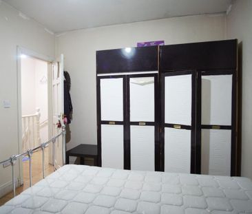 5 bedroom semi-detached house to rent - Photo 6