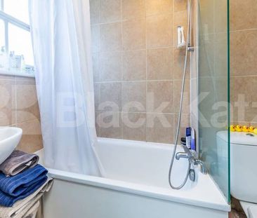 Only a short walk to Camden Town and Tufnell Park with its variety ... - Photo 5