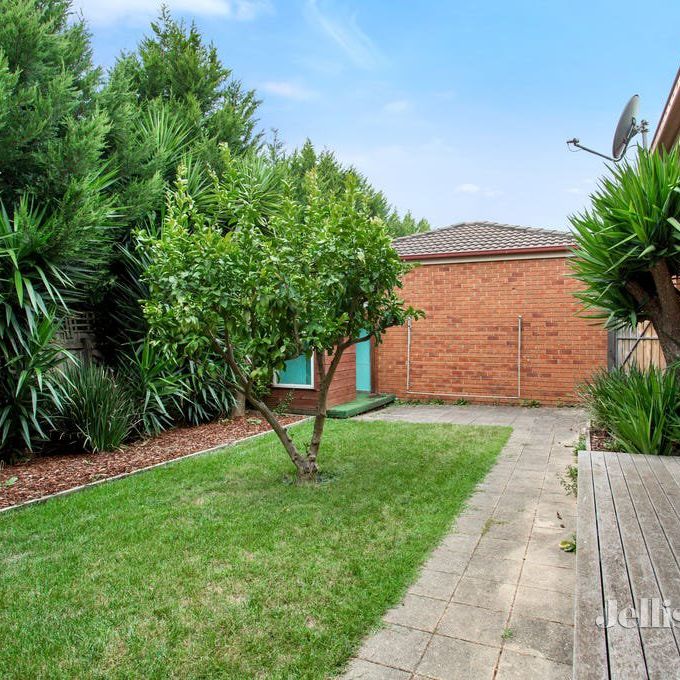 2/233 Nepean Street, Greensborough - Photo 1