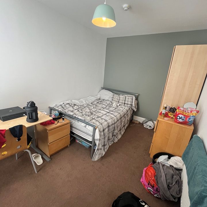 6 Bed Terraced House, Greenbank Road, L18 - Photo 1