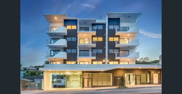 3RD FLOOR APARTMENT WITH PRIVATE NORTH-FACING BALCONY - Photo 1