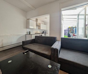 3 bedroom terraced house to rent - Photo 1