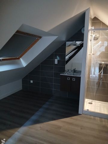 T2 de charme avec terrasse et stationnement - Photo 3