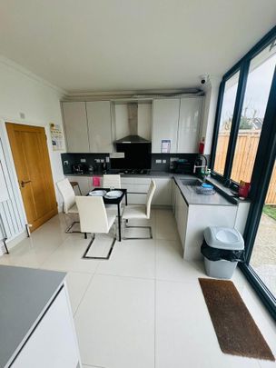 1 bedroom in a house share to rent - Photo 1
