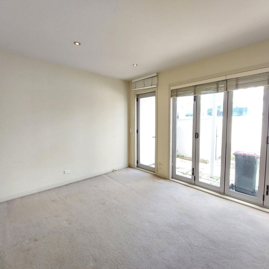 Boarder Of Remuera and Broadway - Photo 1