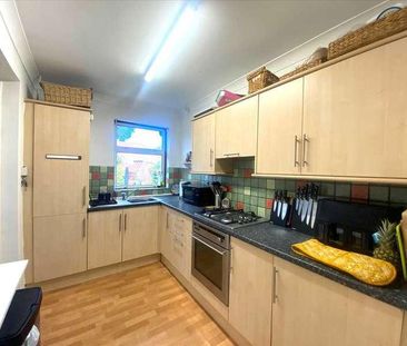 Blenheim Chase, Leigh On Sea, SS9 - Photo 1