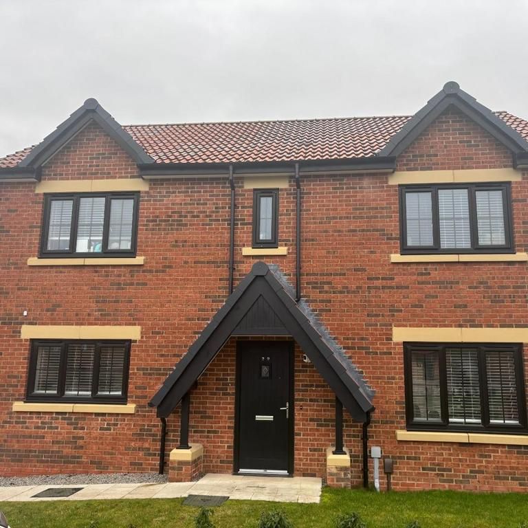 4 bedroom detached house to rent - Photo 2