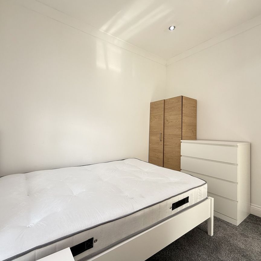 1 Bed Flat, Lewisham High Street, SE13 - Photo 1