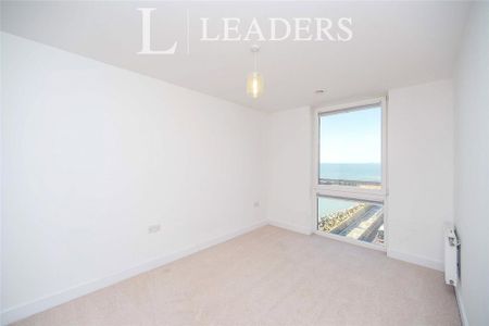 3 bedroom flat to rent - Photo 4