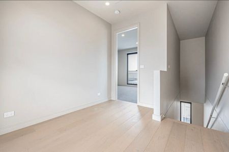 Port Melbourne - Photo 5