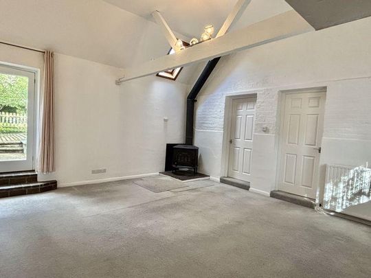 2 bedroom detached bungalow to rent - Photo 1