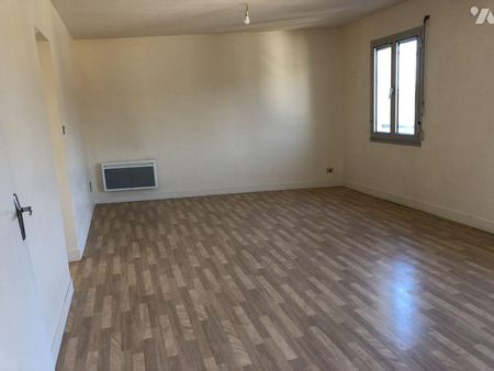 A LOUER Centre Ville d'AVRANCHES Appartement sans ascenseur situé au 2ème étage comprenant : ... - Photo 3