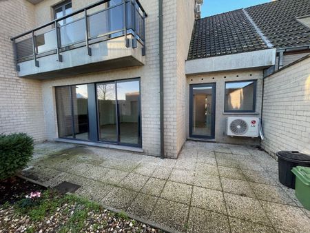 Gelijkvloersappartement met 2 slpks, privé tuintje én ruime garage - Photo 2