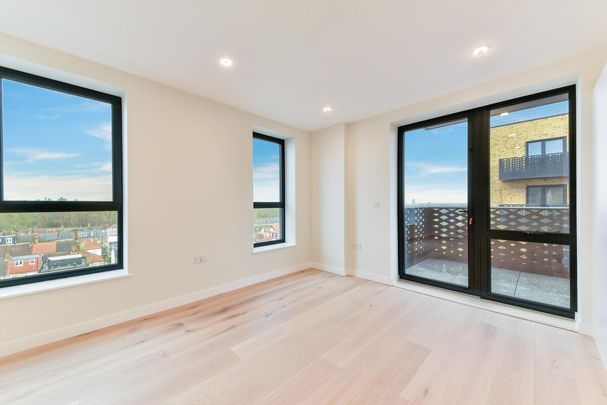 Apartment in the popular Hanwell Square development. - Photo 1