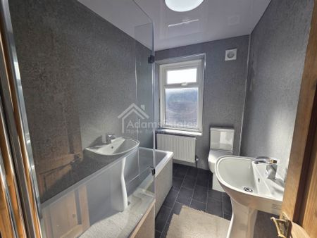 Track Mount, Batley - Photo 5