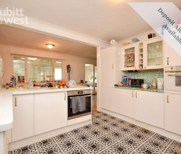 4 bedroom semi-detached house to rent - Photo 5