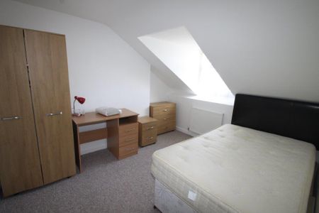 2 Bedroom | Flat 3, 9 North Road East, PL4 6AS - Photo 5