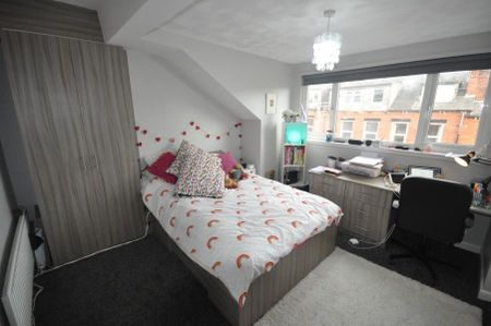 5 bedroom terraced house to rent - Photo 2