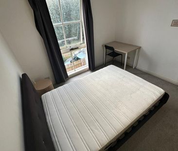 St Kilda East - Photo 2