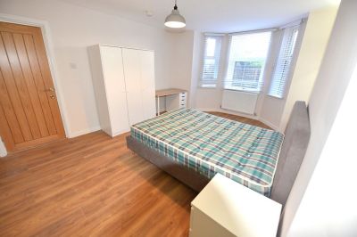 2 bedroom Flat in Victoria Road, Leeds - Photo 4