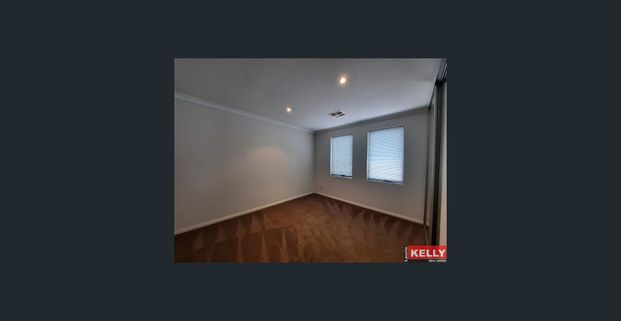 BEAUTIFUL TOWNHOUSE IN BELMONT - Photo 1