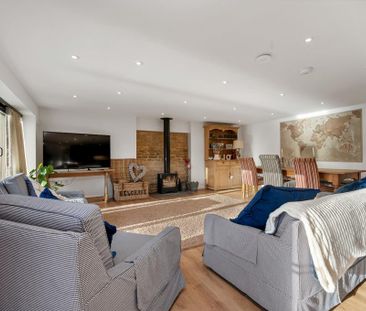 4 bedroom detached house to rent - Photo 5