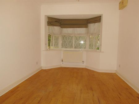 4 Bed House - Detached - Photo 3